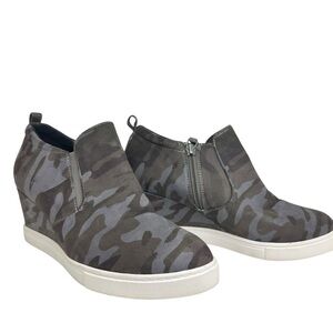 Susina Camo Print Wedge Sneakers Size 7.5